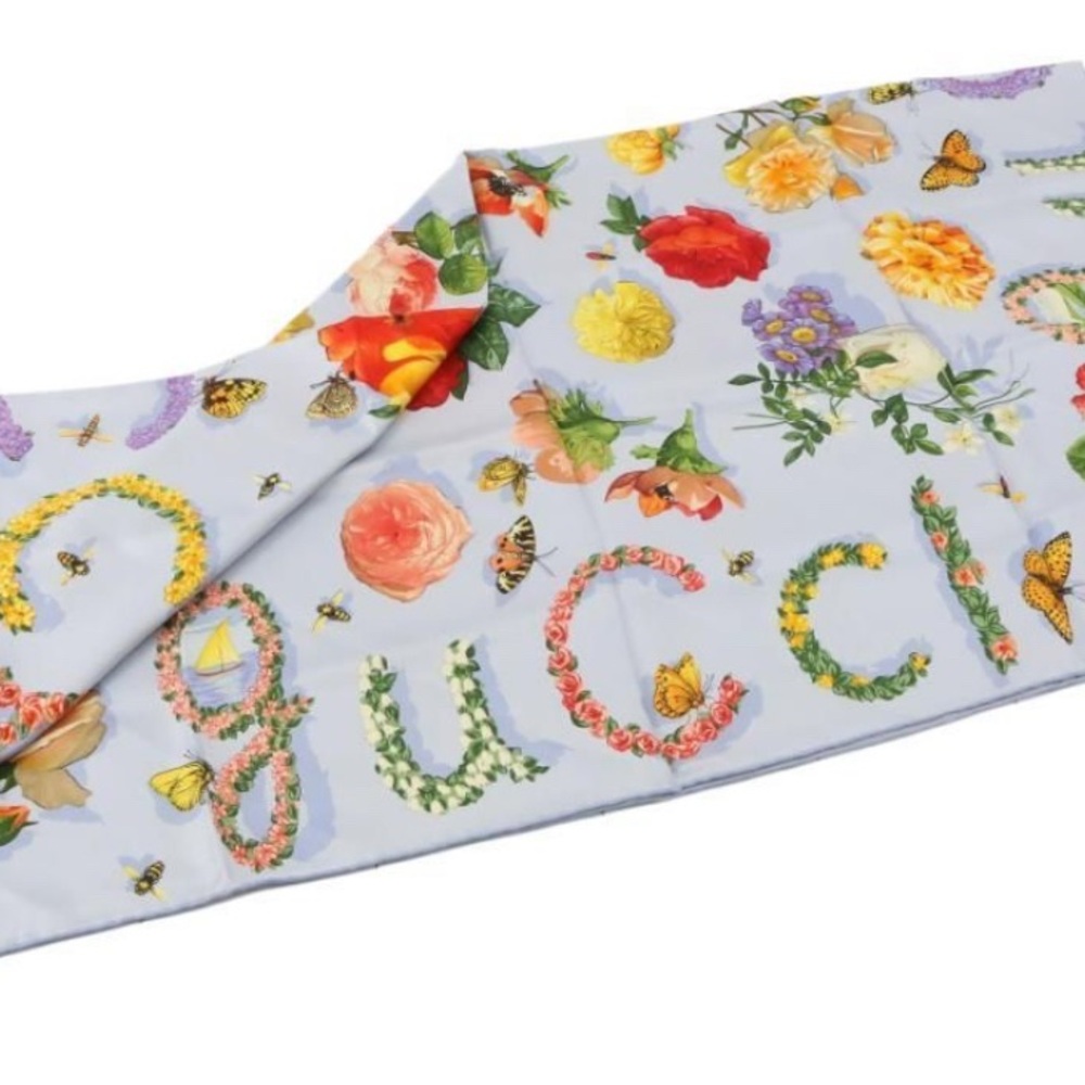 AUTHENTIC EUC Gucci Floral Silk Scarf 🥰